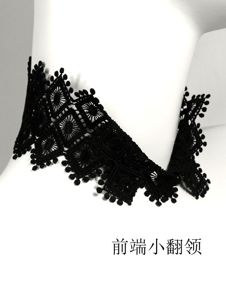 BLACK FASHIONABLE TEMPERAMENT FAKE COLLAR COLLARLESS LOW NECK LACE LAPEL HALTERNECK SUIT AND A WIDE NECKLACE EMBELLISHED BY A CELEBRITY