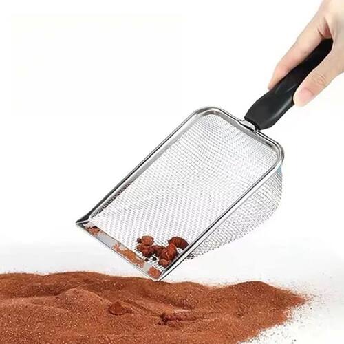Small hole large artifact with a leaking spoon, pet product