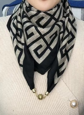 Warm handkerchief with magnetic buckle triangular silk scarf