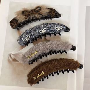 精致复古豹纹蝴蝶结毛绒香蕉夹秋冬新款小香风高级感盘发竖夹发饰