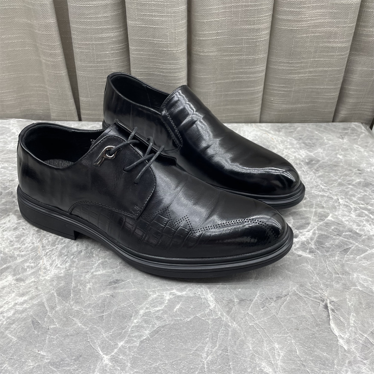 2026年春秋头层牛皮简约商务德比鞋系带低帮舒适透气户外青年男鞋