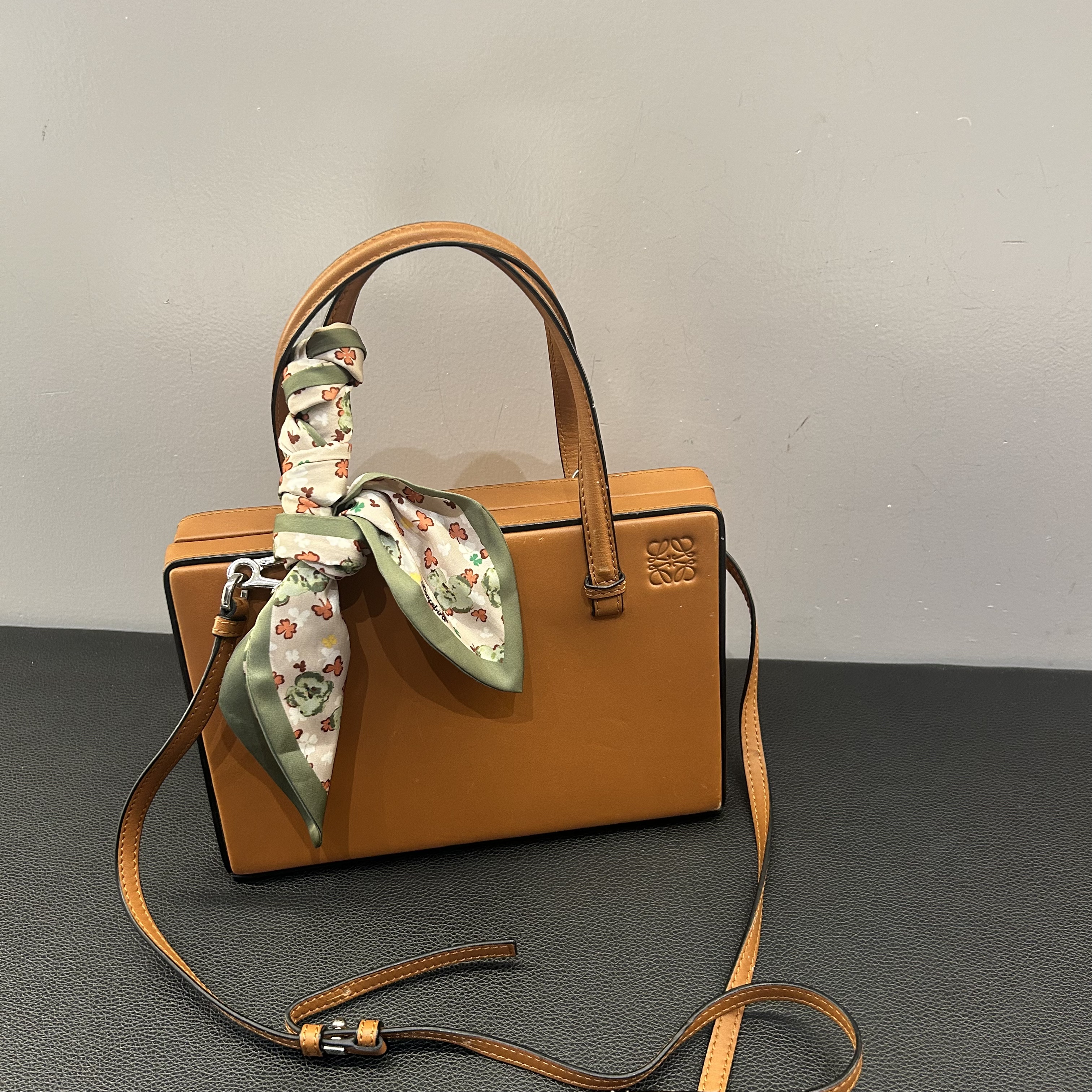 loewe焦糖棕postal手提斜挎盒子包