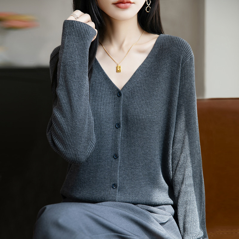早秋纯色V领针织开衫外套女新款春秋外搭洋气大码女装上衣