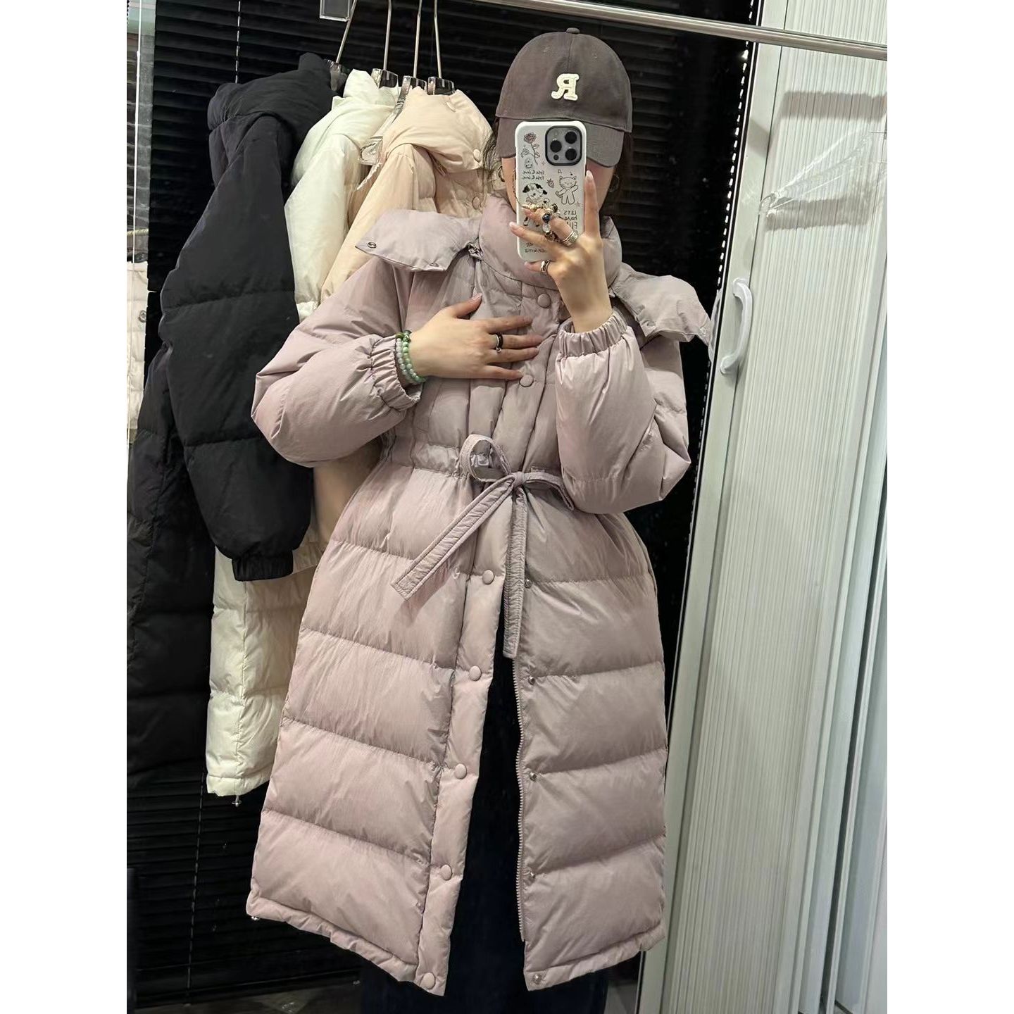 羽绒服女2025冬新款收腰长款连帽加厚白鸭绒保暖显瘦修身过膝外套