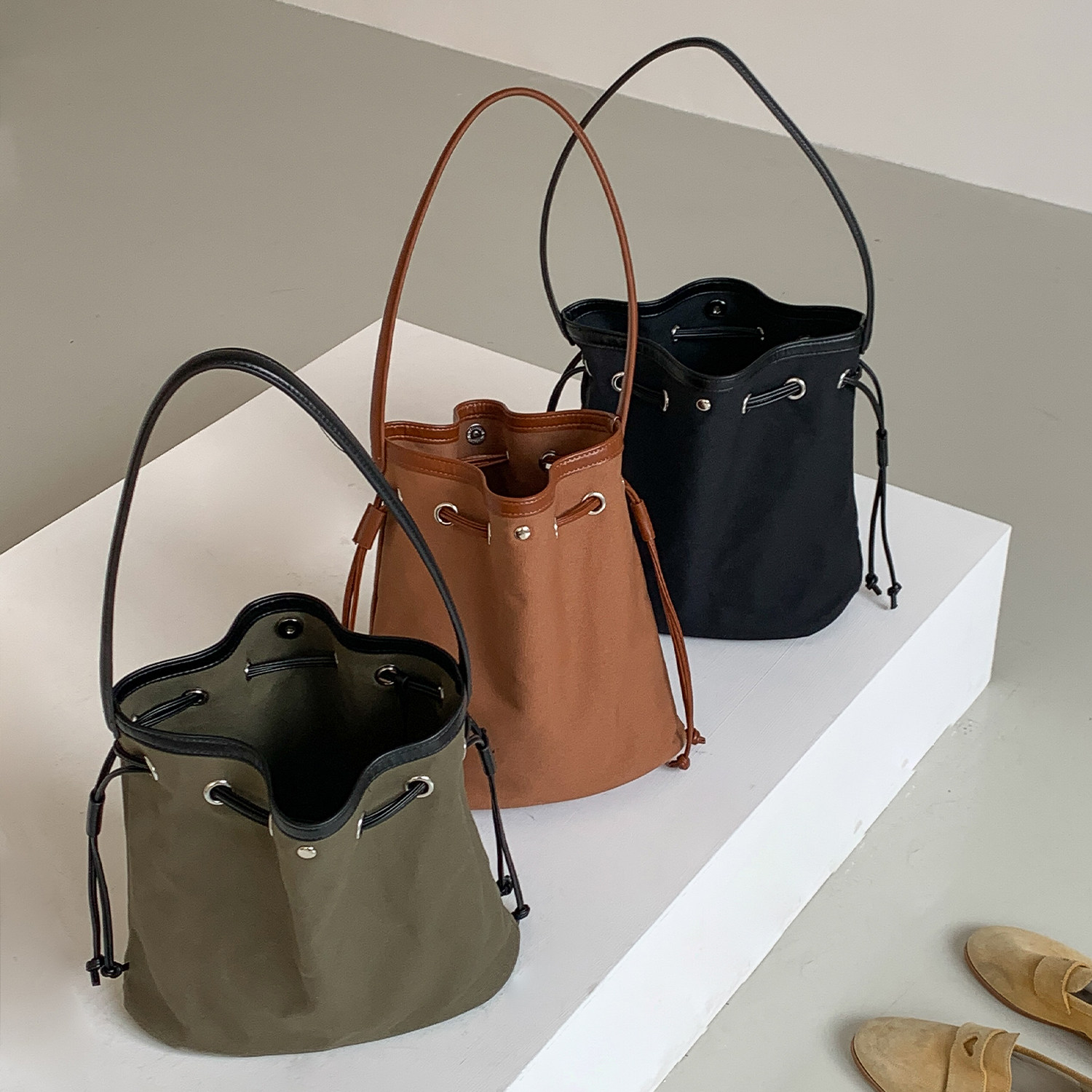 EMORRIN韩版小众大容量帆布水桶包女新款复古通勤百搭手提单肩包