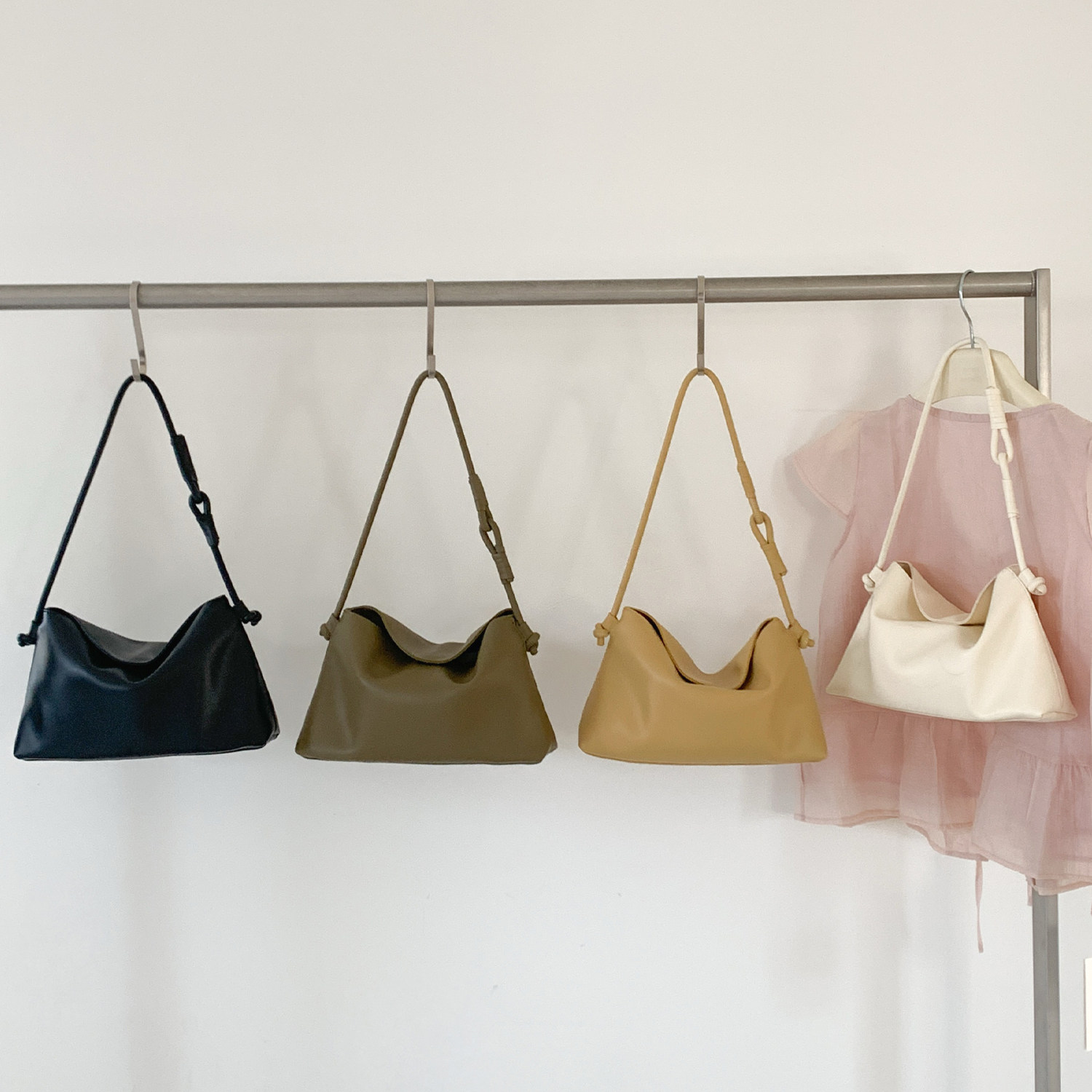 EMORRIN韩版新款极简高级感软皮饺子包通勤百搭翻盖单肩腋下包女