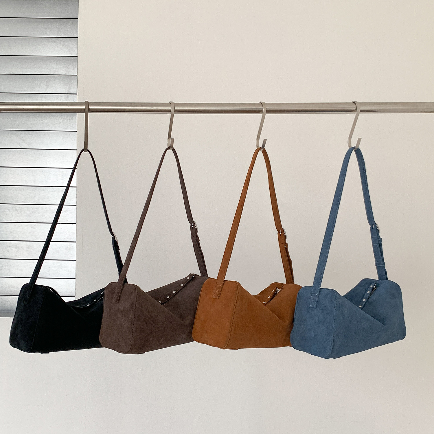 EMORRIN韩版ins风小众设计铆钉高级感枕头包休闲百搭手提单肩包,箱包皮具/热销女包/男包,单肩包,淘宝优惠券,粉丝福利购,淘宝优惠卷