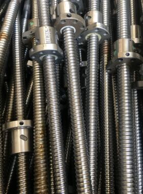 HlWlN二手上银拆机滚珠丝杆2005，丝杠总长700毫米，有效行程500