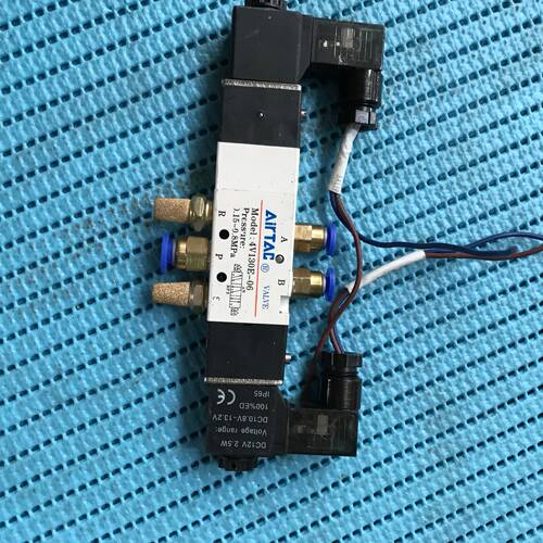 现货！台湾AirTAC亚德克4V130C06双头电磁阀，电压12V和24V拆机