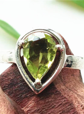 天然绿橄榄石戒指滴水形银饰