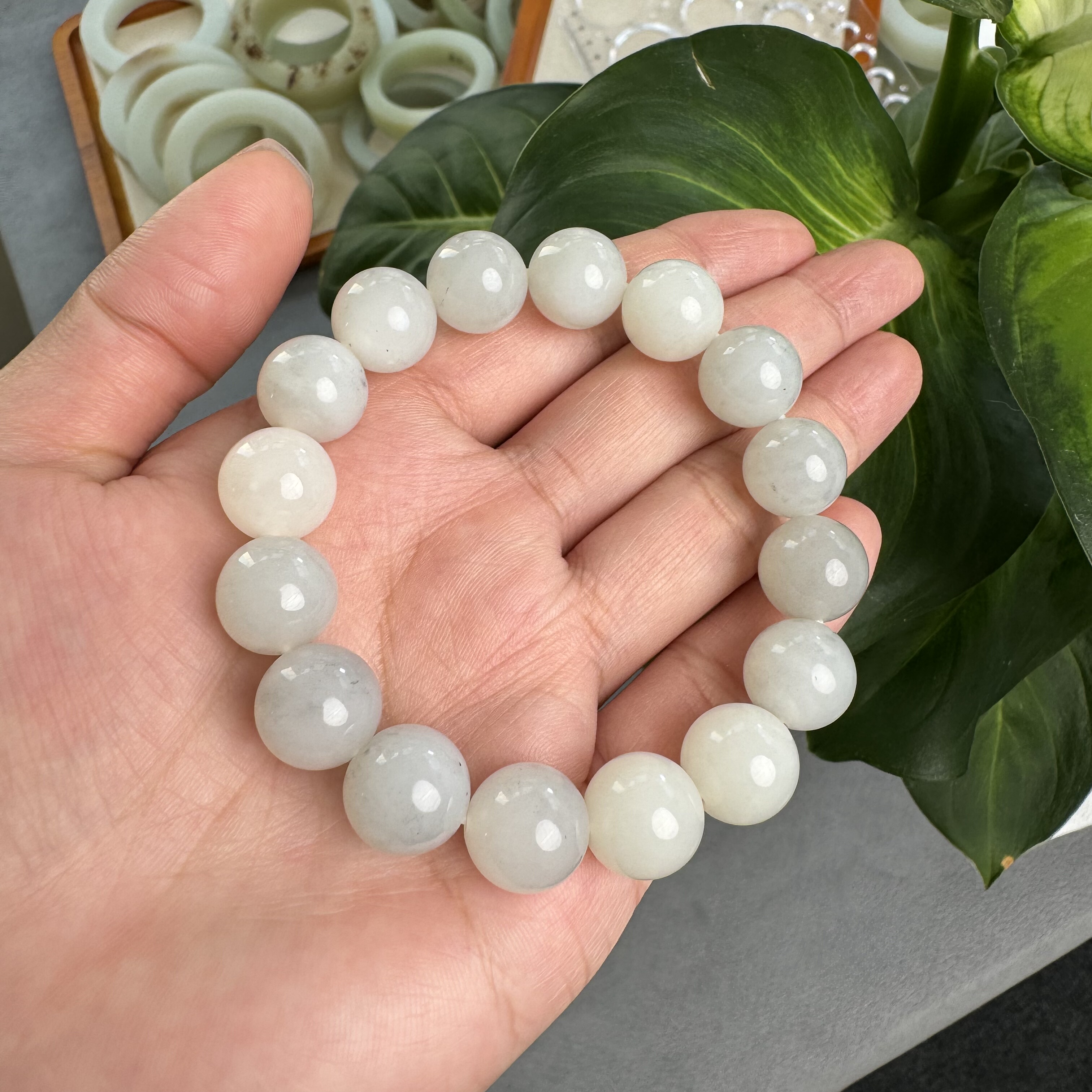 新疆和田玉点墨白青花手串卡12mm圆珠油润细腻带证书