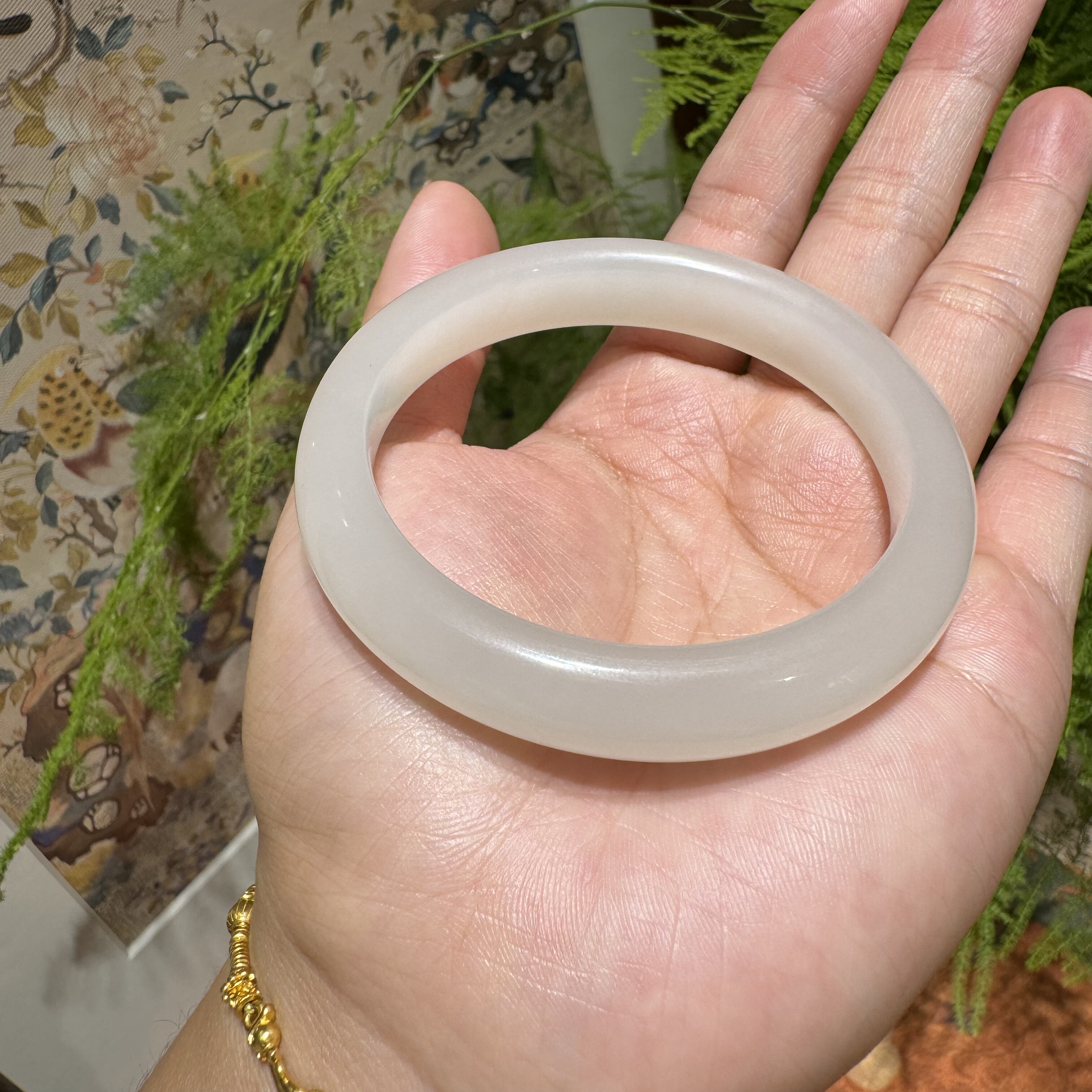 新疆和田玉高青白泥鳅背半圆条手镯