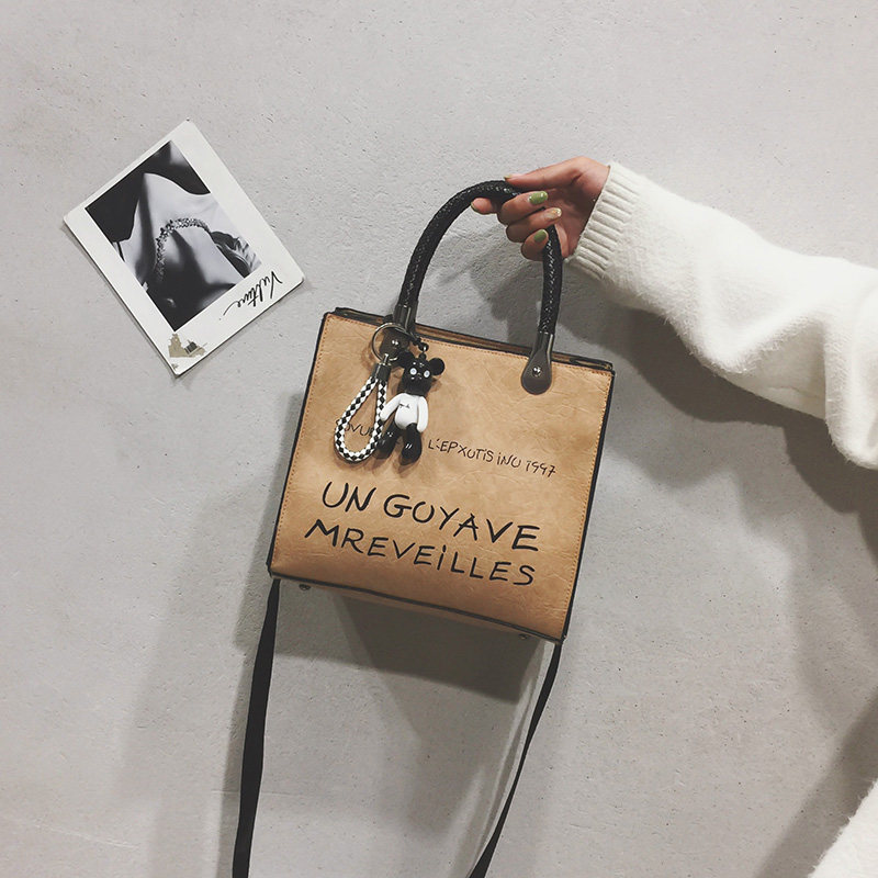 ins超火宽肩带字母小方包手提小包包女2019新款潮韩版单肩斜挎包,箱包皮具/热销女包/男包,小方包,淘宝优惠券,粉丝福利购,淘宝优惠卷