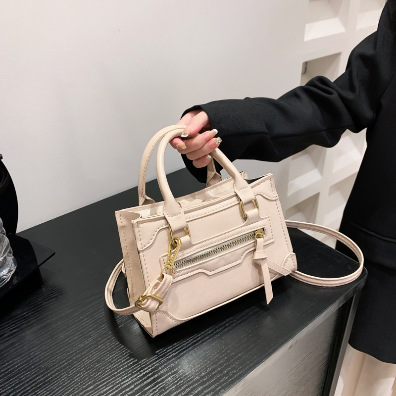 英伦复古机车包包女2023新款潮时尚手提小方包ins单肩斜挎包