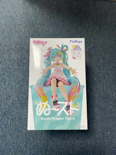 现货日版正版 Furyu VOCALOID初音未来10周年 泡面压景品手办