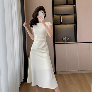 新款赫本风简约气质修身显瘦连衣裙女2026夏季法式时尚长裙子