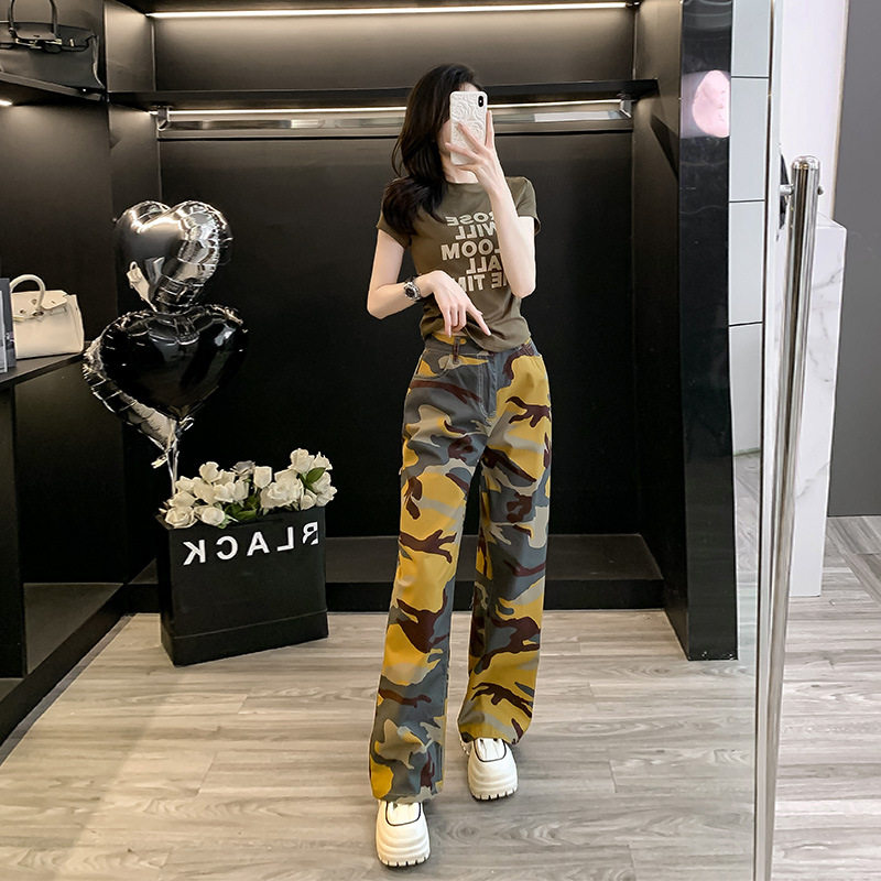 港风炸街休闲运动套装女夏2026新款短款上衣显瘦迷彩直筒裤两件套