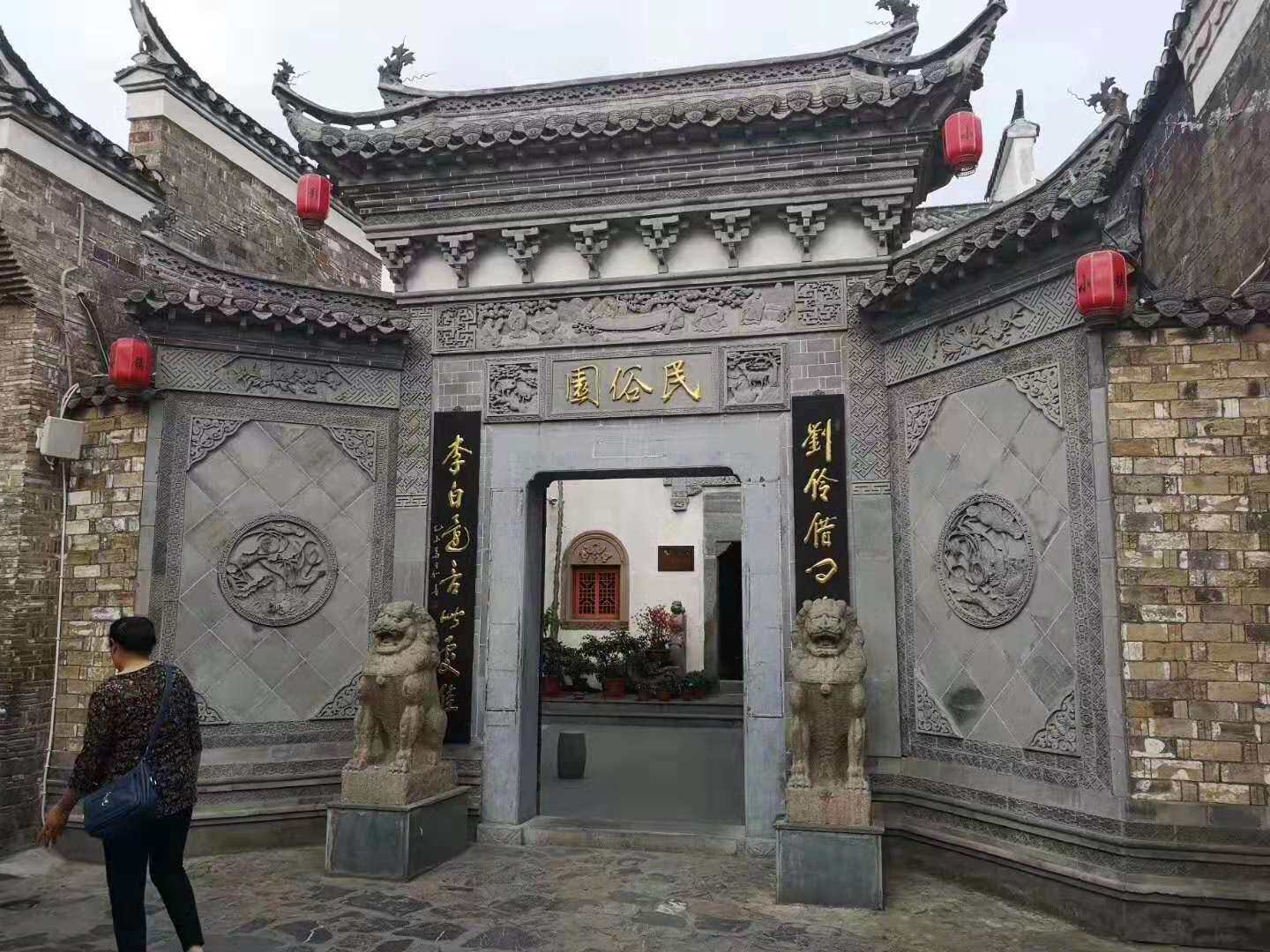 古建瓦砖雕木雕门楼照壁墙吻兽翘角脊砖徽派建筑