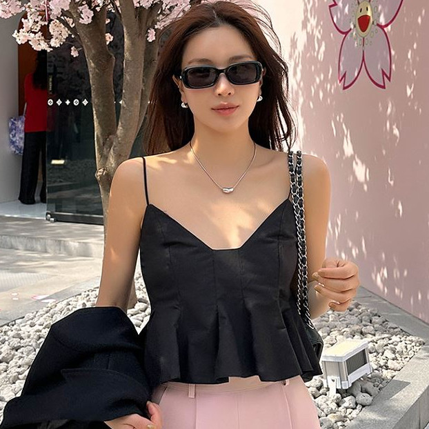韩国代购dabagirl夏黑白色深V领低胸吊带褶皱下摆性感背心女上衣
