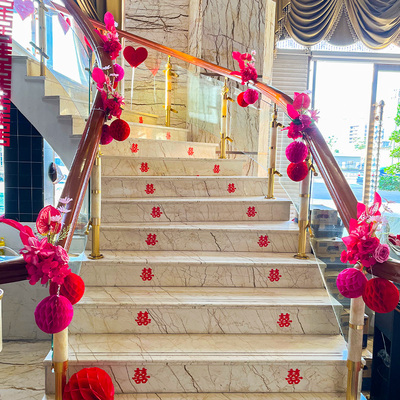 酒店楼梯扶手栏杆布置结婚礼蜂窝球立柱路引仿真花艺套餐装饰阳台