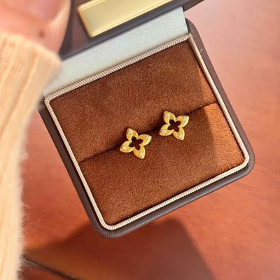 四叶草镂空沙金耳钉仿真黄金耳饰点钻菱形轻奢高级感法式送女友