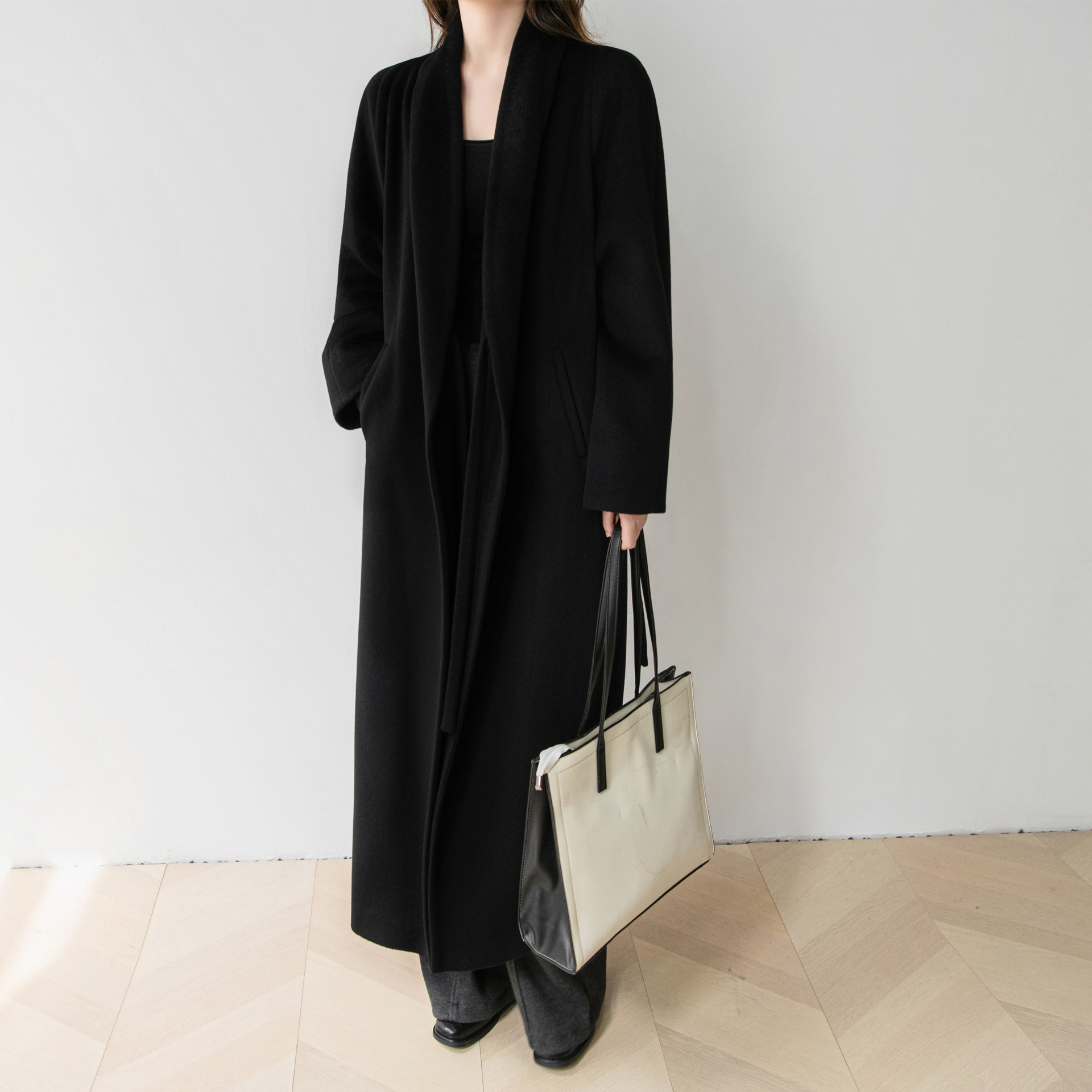 黑色系带浴袍廓形羊毛长款大衣冬