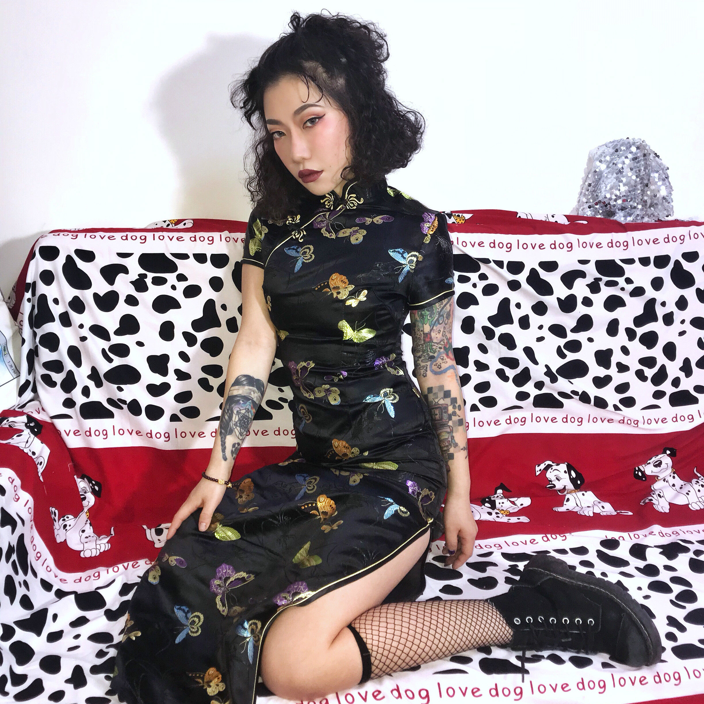 【发电站】中国风蝴蝶缎面暗黑酷女孩长款改良显瘦刺绣旗袍连衣裙