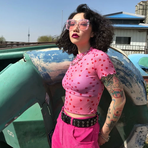 Милая розовая приталенная короткая футболка с коротким рукавом, генерирование электричества