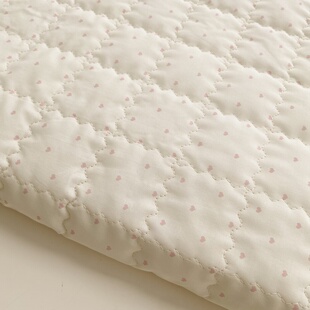 淡黄底爱心波浪方格绗棉包包棉衣餐垫坐垫家居宠物衣服手作面料