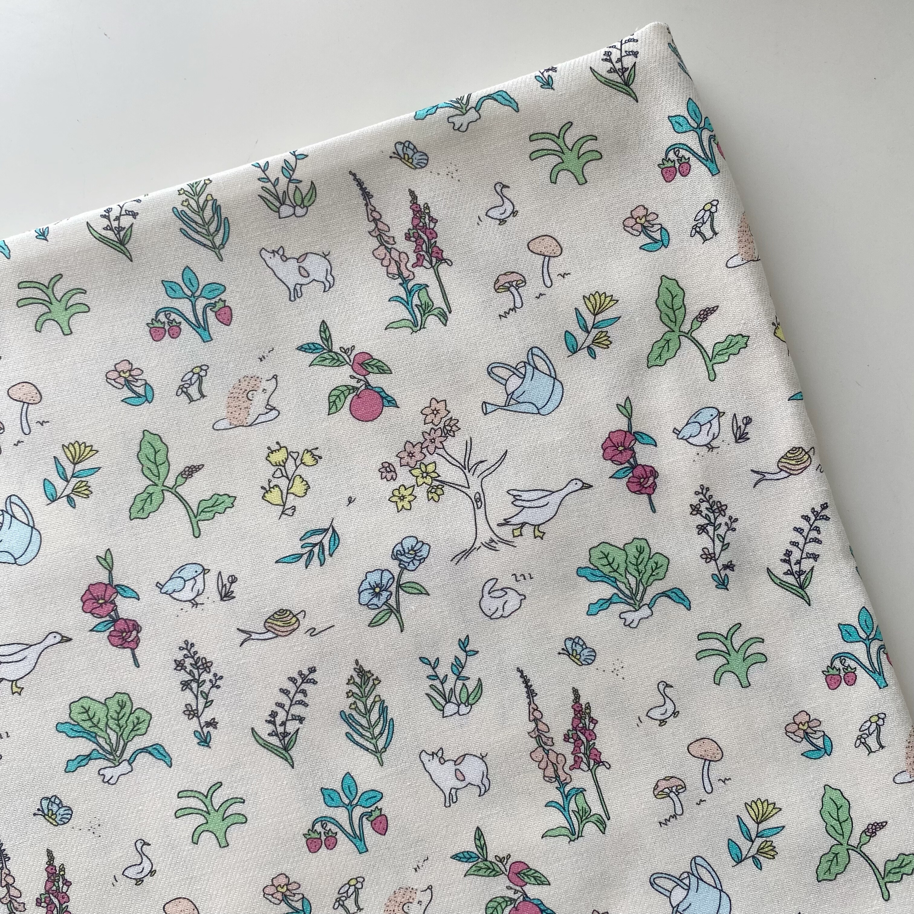 21支纯棉手绘小动物花花草草手工面料抱枕家居桌布手作面料布料