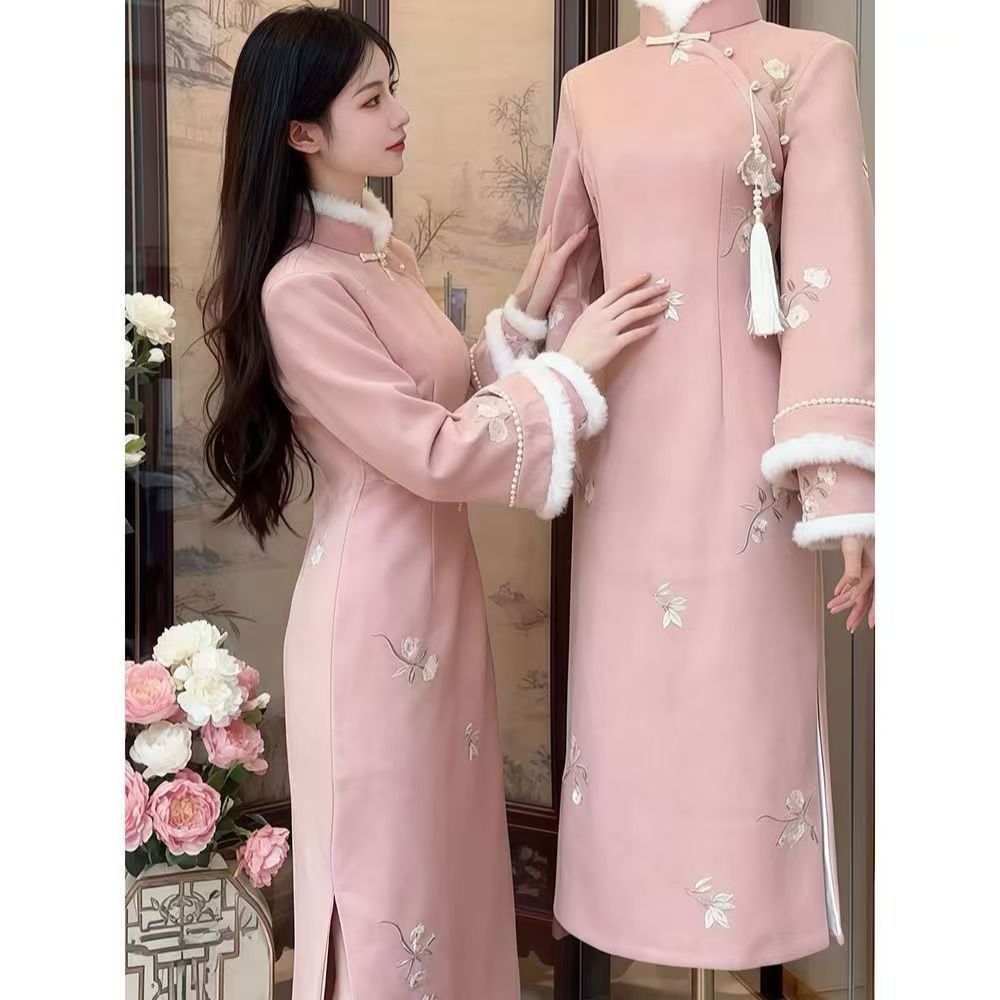 粉色旗袍女秋冬加绒加厚国风新中式改良年轻款连衣裙斗篷披肩套装