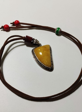 藏式风格镶嵌鸡油黄宝石蜜蜡吊坠