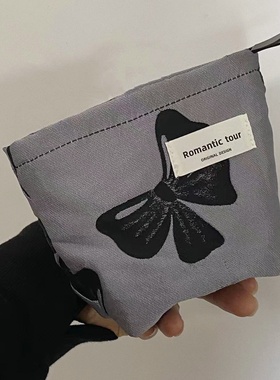 高级感银黑色蝴蝶结化妆包精致帆布拉链布艺内胆大容量便携收纳袋