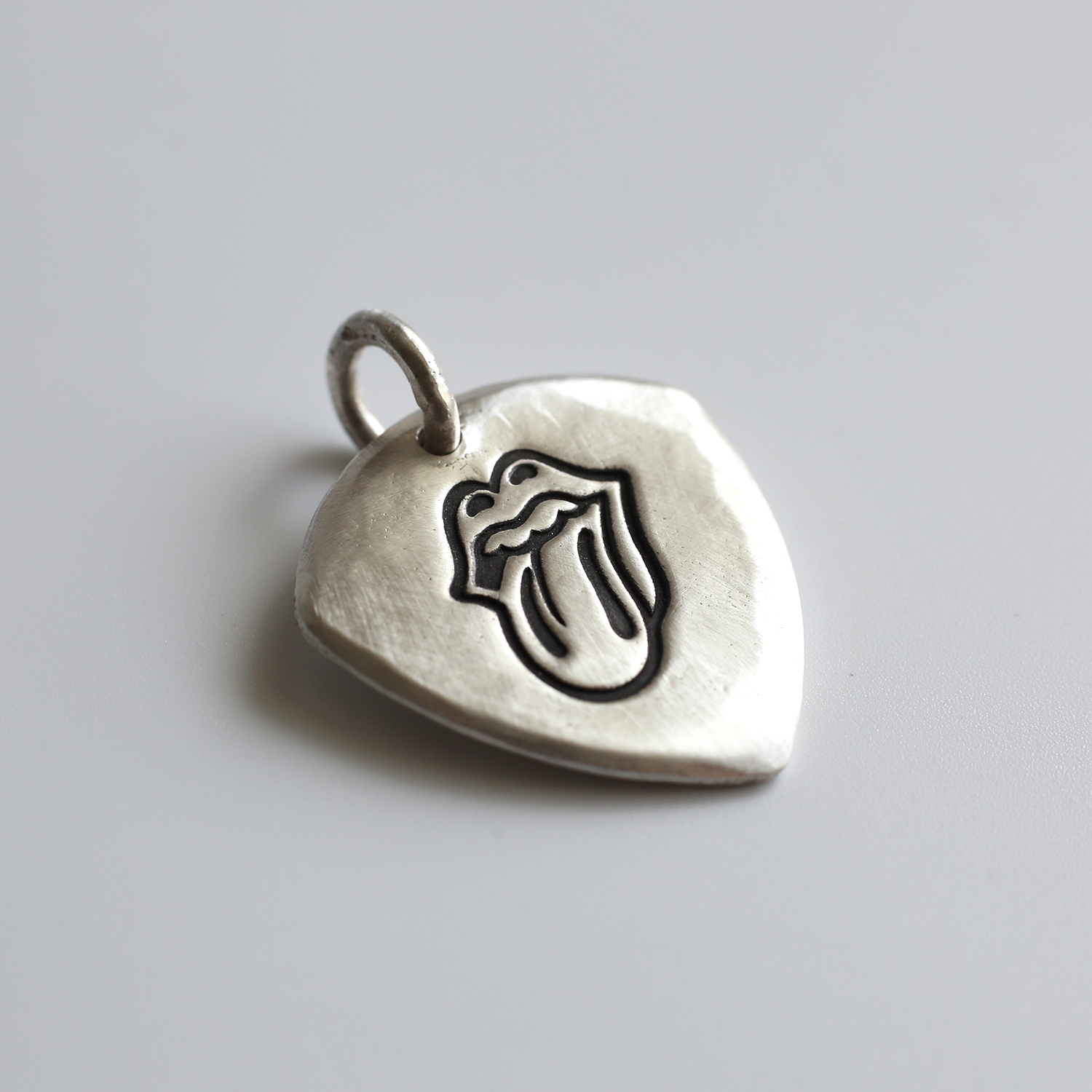 滚石乐队舌头足银吉他拨片项链