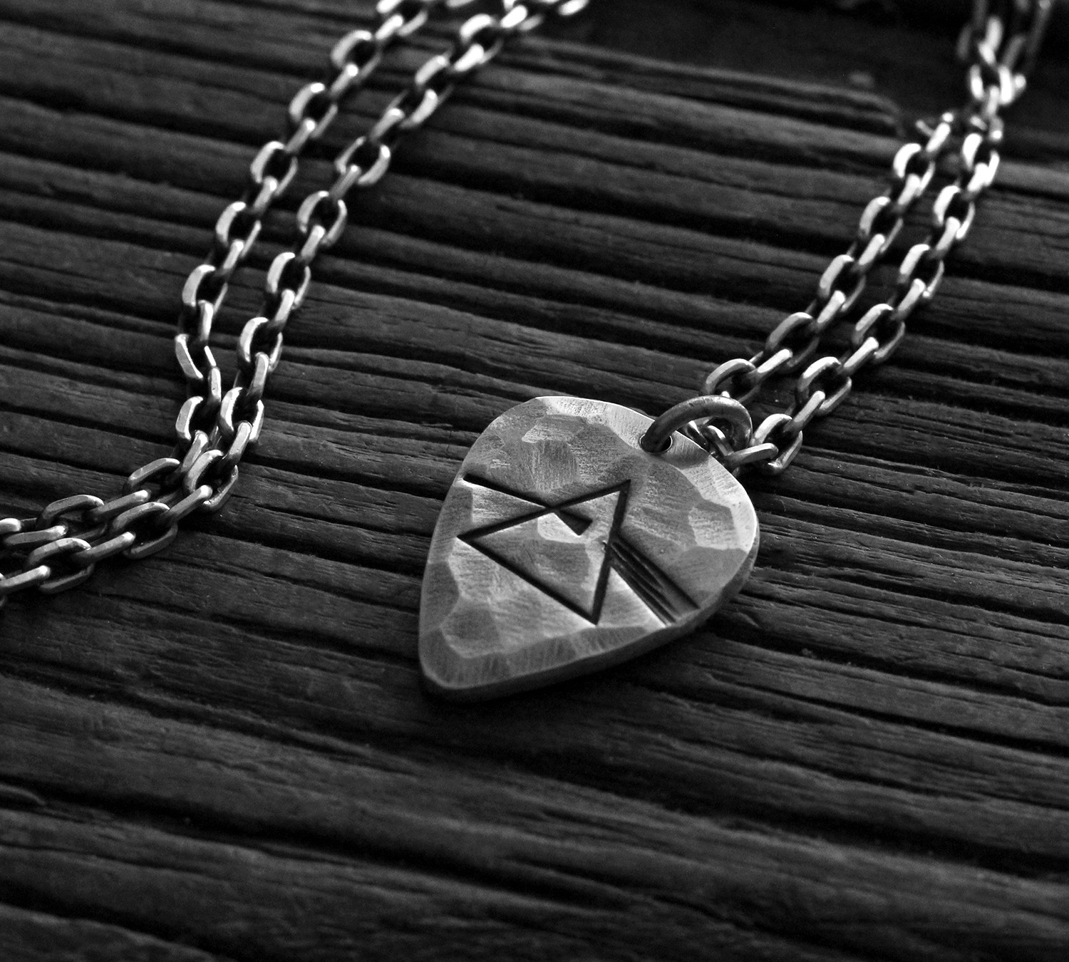 pinkfloyd平克弗洛伊德纯银手打吉他拨片项链 月之暗面 摇滚吊坠