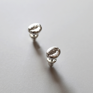 99足银制咖啡豆 纯银耳钉 圆形不规则 质感复古睡觉免摘耳骨钉