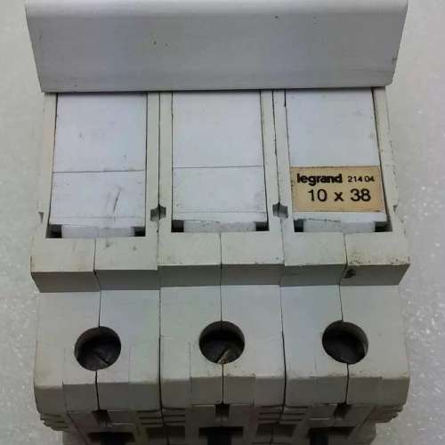 Legrand 3PIN 导轨保险座内有FERRAZ H330011保险管10*38
