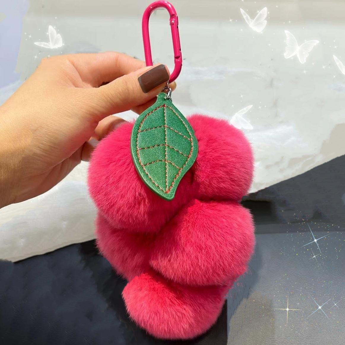 的ins毛包包葡萄汽车色真獭兔钥匙扣绒球挂件可爱毛草莓~挂饰超正