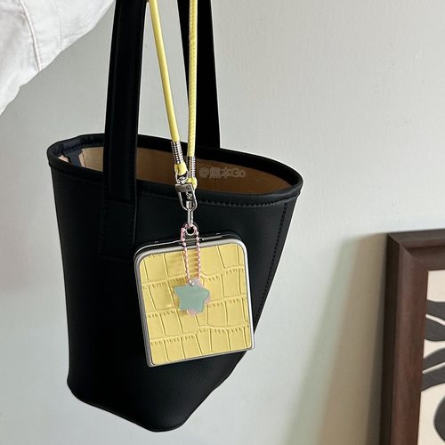 简约柠檬黄皮纹手机壳斜挎挂绳款