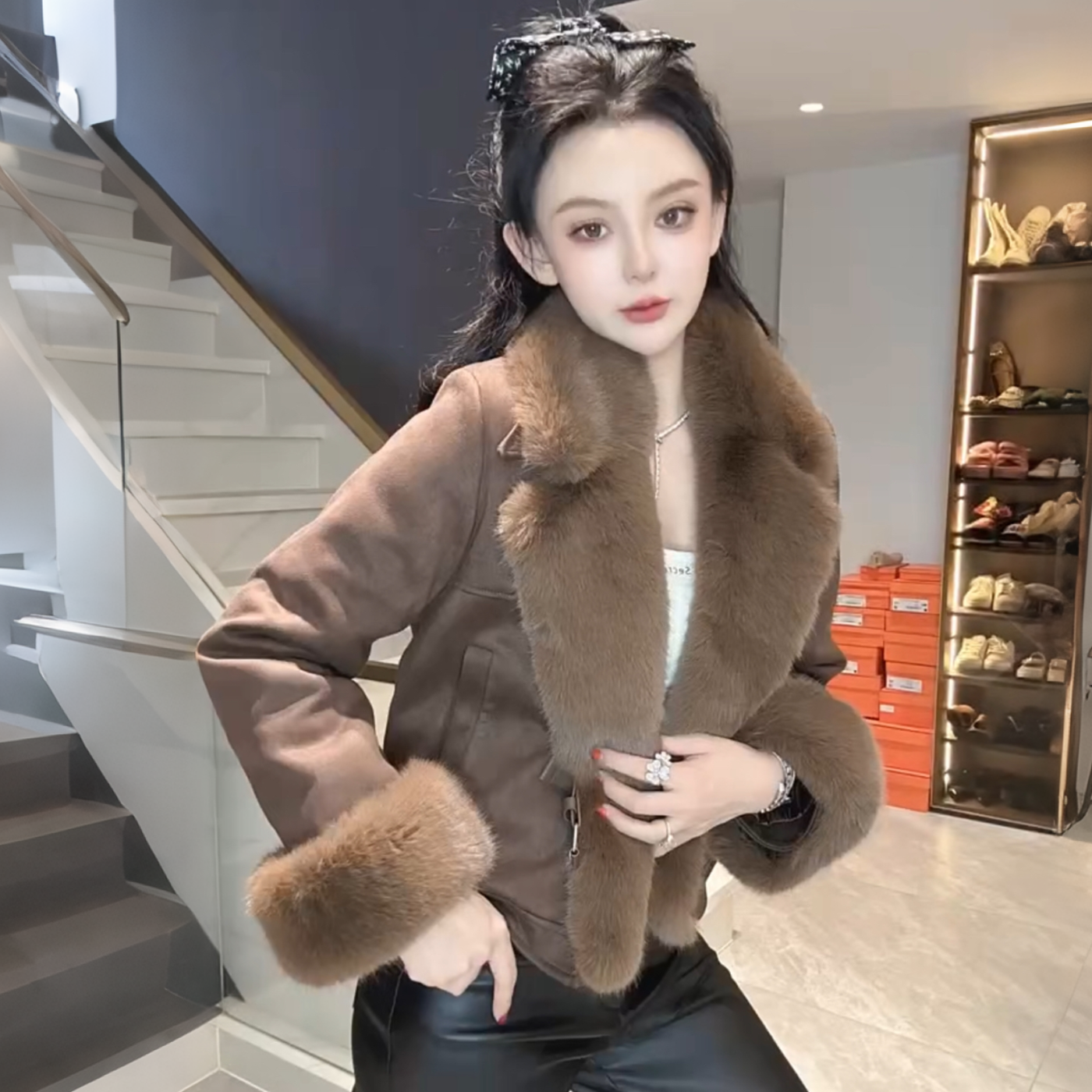 超好看时尚袖口毛毛棉衣外套女冬季2025新款时尚拼接毛领显瘦棉服,女装/女士精品,短外套,淘宝优惠券,粉丝福利购,淘宝优惠卷