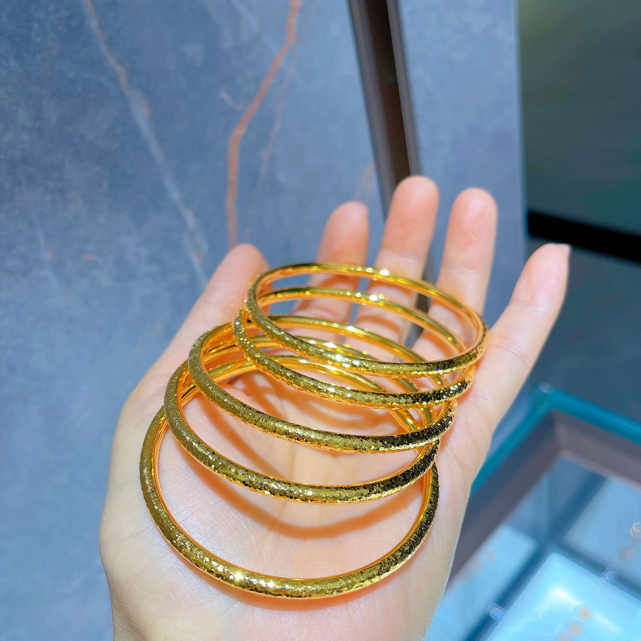 18K黄金素金碎碎冰纹时尚大气百搭手镯正圆