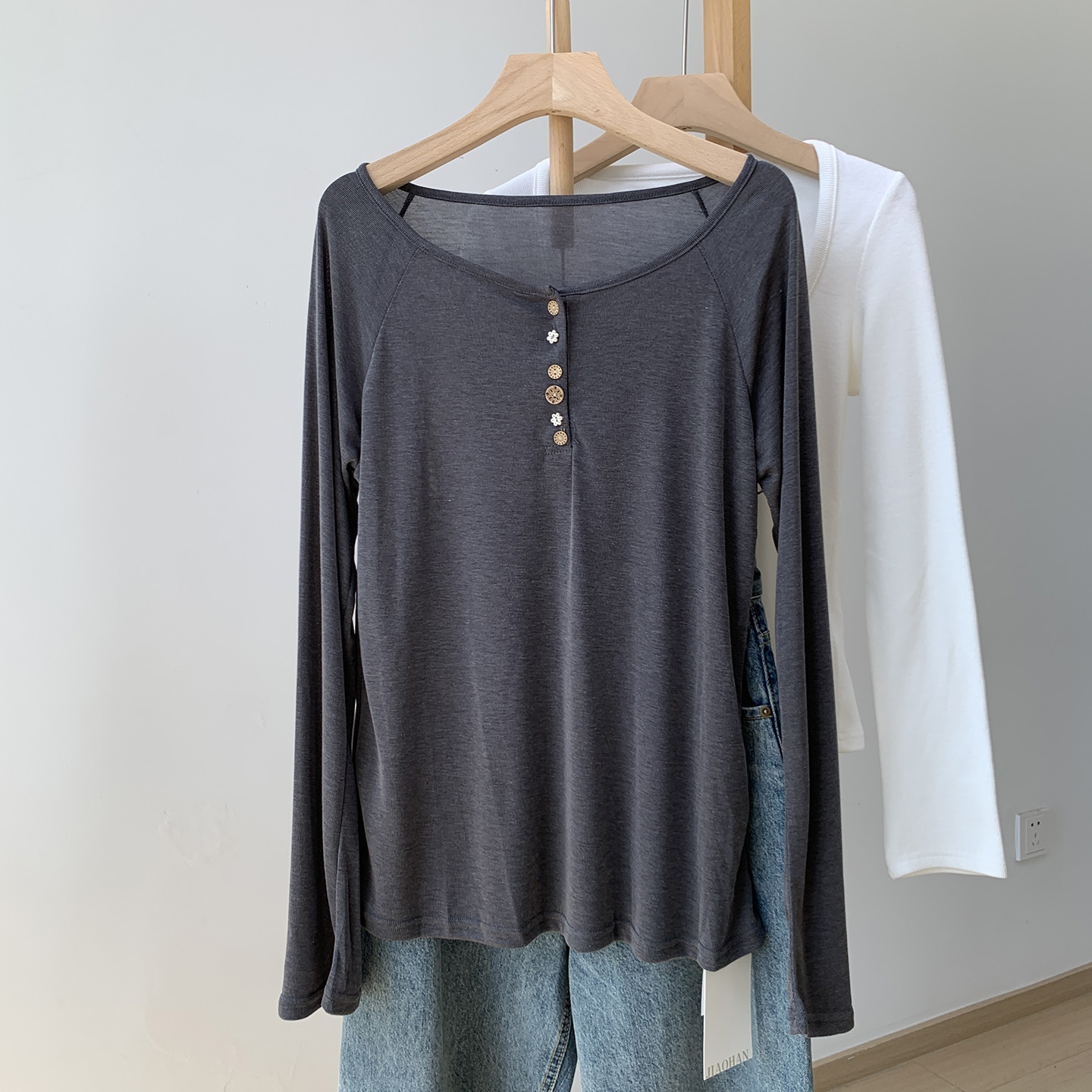 韩系氛围感半开领一字肩长袖针织衫女春秋新款巨好看莱赛尔上衣