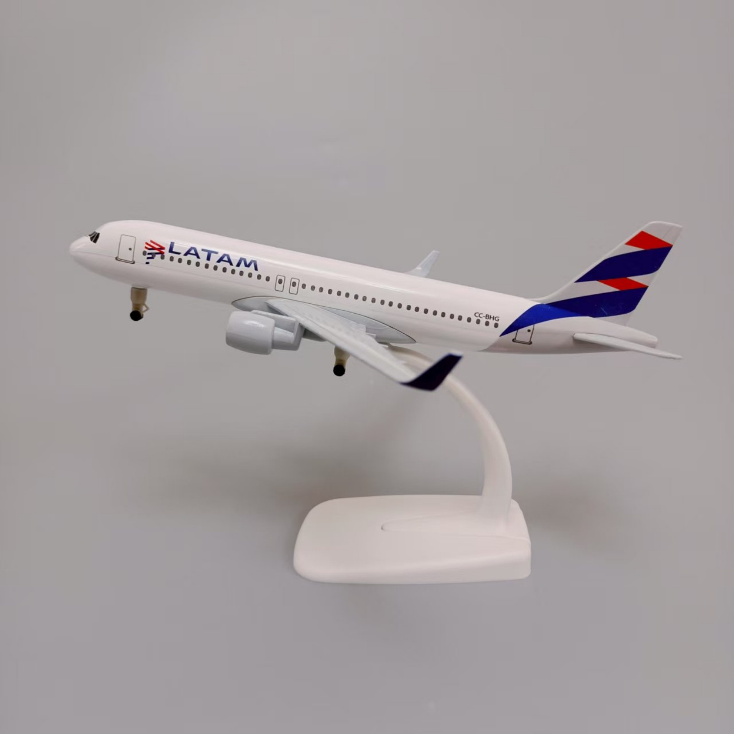 19cm拉塔姆航空LATAM空客机A320合金仿真飞机模型金属航模带轮子