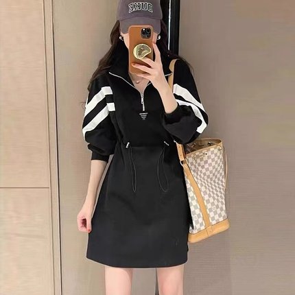黑色连衣裙女2024夏季韩版立领拼色收腰显瘦高级感休闲T恤卫衣裙
