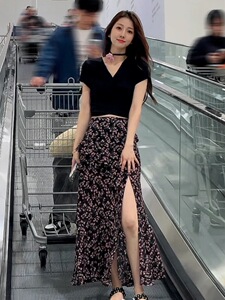 抖音网红时尚套装女夏季法式绑带T恤配碎花开叉半身裙洋气两件套