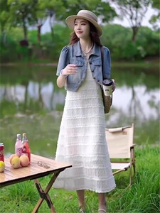 套装女2023年新款牛仔外套短款搭配休闲白色吊带连衣裙气质两件套