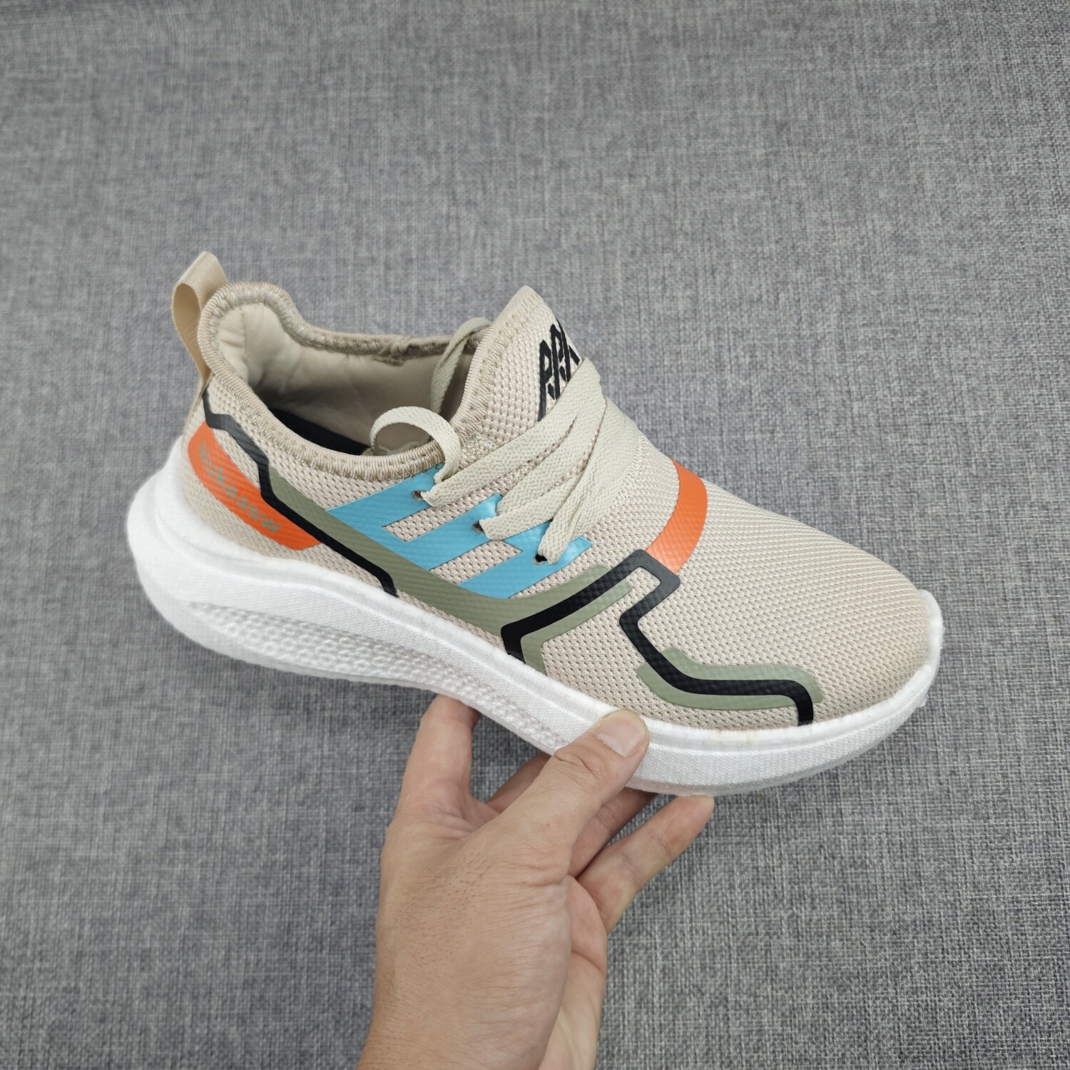 新款飞织网面透气健步休闲男鞋