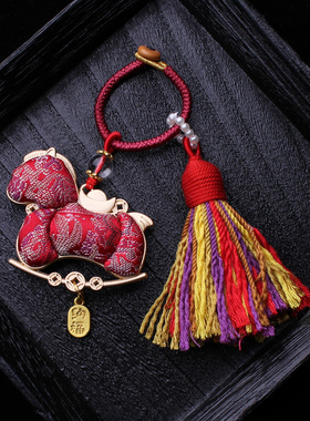 红色小马非遗宋锦包包挂件配金刚结藏式麻绳流苏挂饰汉服车钥匙坠