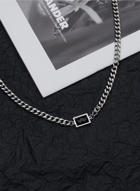 2025秋冬新款新款ins个性黑色方钻项链 钛钢嘻哈方块短款颈毛衣链