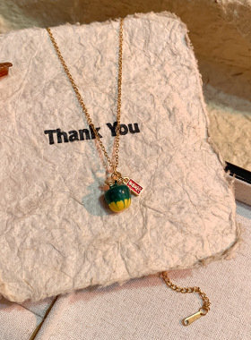 精致小众撞色苹果吊坠项链女设计感漂亮百搭钛钢锁骨链个性配饰品